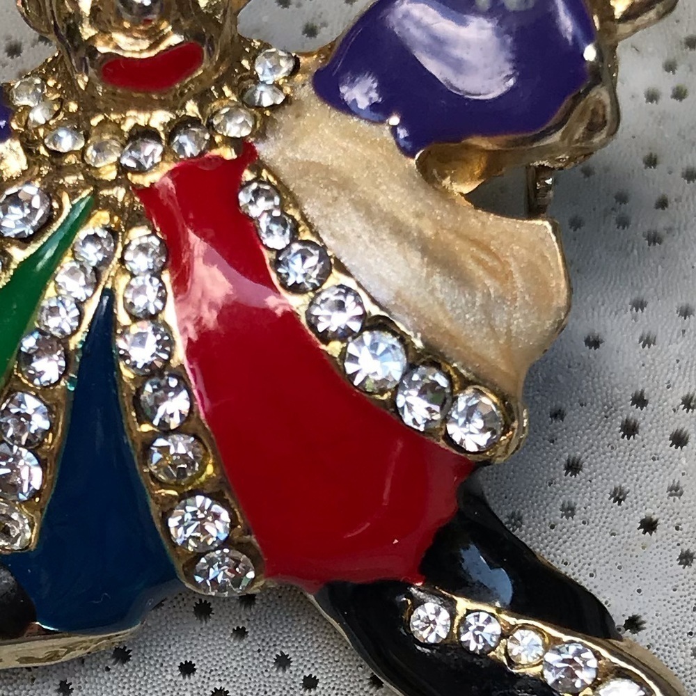 VINTAGE Clown Brooch Red/ Multi Enamel & CZ’s - Picture 5 of 16